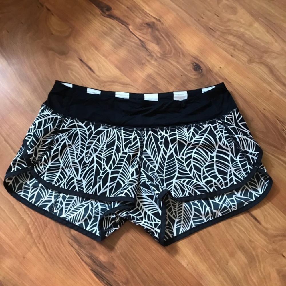 LULULEMON Running Shorts : Beautiful design.